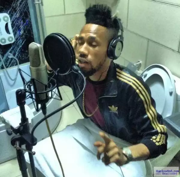 Photo: Nigerian Rapper, Phyno Records From His Toilet